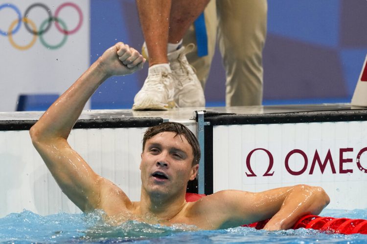 US swimmer Finke captures gold in 800m